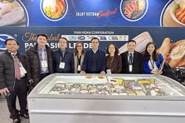 越南海鲜水产品在北美水产品博览会上受参展者的关注