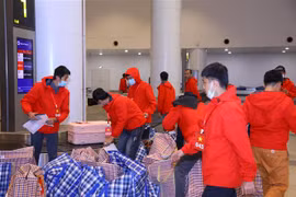 越南公安部出入境管理局协助自缅甸回国的越南公民