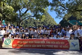 2023年越南夏令营吸引百余名海外越南青少年参加