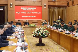 越共中央总书记阮富仲主持召开中央军委第八次会议