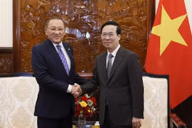 国家主席武文赏会见即将离任的哈萨克斯坦驻越大使叶尔兰
