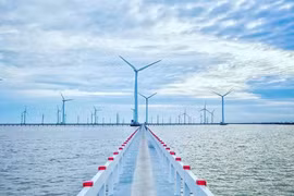 来薄辽省观赏独具魅力的海上风力发电场厂