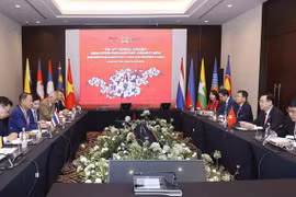 越南国会主席王廷惠会见泰国国会主席汪穆罕默德