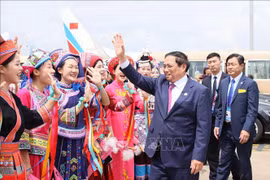 越南政府总理范明政抵达河内 圆满结束赴中国南宁出席第20届中国—东盟博览会和中国—东盟商务与投资峰会之行