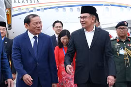 马来西亚总理安瓦尔·易卜拉欣抵达河内开始对越南进行正式访问