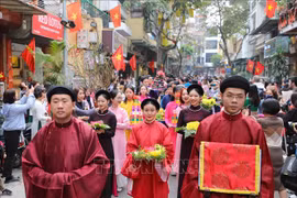 “2023年越南春节，街道春节”文化活动在河内古街举行