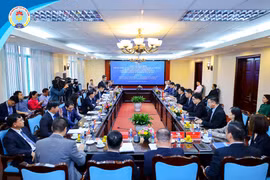 越南合作社联盟主席阮玉宝会见中国广西崇左市委书记蓝晓