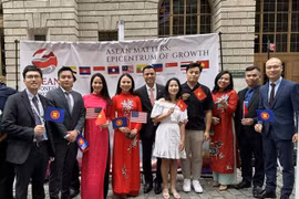东盟成立56周年：东盟盟旗升旗仪式美荷俄委等国举行