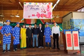 越南蓝色贝雷帽战士与国际友人举行迎春活动