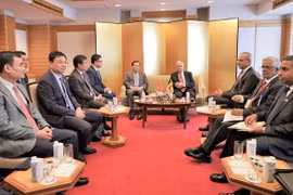 越南政府副总理陈流光会见斯里兰卡总统和日本众议院议长