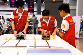 越南学生在世界青少年机器人奥林匹克竞赛中荣获多项奖项