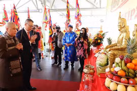 在加拿大和德国越南人社群举行2023年雄王国祖祭祖仪式