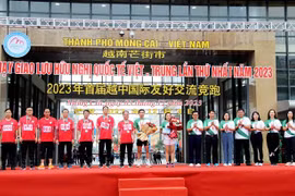 首届越中国际友好交流竞跑在广宁省举行