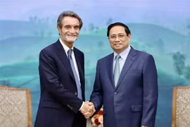 越南政府总理范明政会见意大利伦巴第大区区长