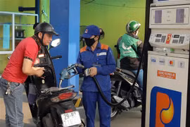 10月2日16时起越南国内油价每公升下降900多越盾