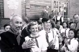 “胡志明主席在俄国十月革命发源地和K9的革命活动过程”座谈会在越南举行