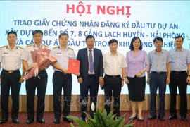 海防市举行新签项目投资许可证颁发仪式