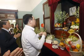 九·二国庆节：越南国会主席王廷惠前往主席府向胡志明主席进香