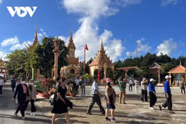 九龙江平原地区旅游景点春节期间吸引大量游客