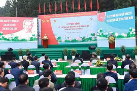 越南总理范明政启动2023年新春植树节
