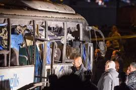 载有越南游客的埃及旅游巴士遭爆炸袭击（组图）