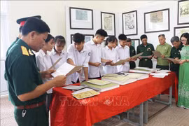 “黄沙和长沙归属越南：历史证据和法律依据”资料图片展亮相和平省