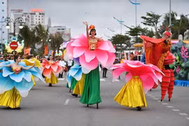 热闹非凡的2019年街头岑山狂欢节（组图）