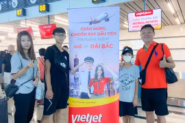 越捷将首批中国台湾游客送往顺化市富牌机场新航站楼 