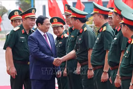 越南政府总理范明政：长山部队的形象无与伦比的美