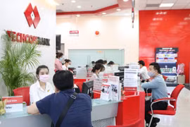 2024年4月，胡志明市信贷较上月小幅增长0.35%。图自《信息报》