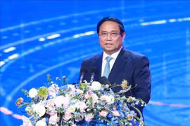 越南政府总理范明政在颁奖典礼上发表讲话。图自越通社