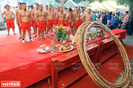 玉池村坐地拔河比赛（组图）