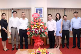 越南革命新闻日94周年：各机构和单位向越南通讯社领导表示祝贺（组图）