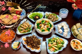 越南人浓厚传统春节气氛的年夜饭