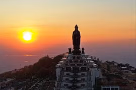 西宁省黑婆山是备受游客青睐的旅游景点。图自越通社