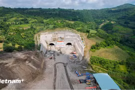 北南高速公路东部路段工程建设项目志盛-云丰段绥安隧道施工现场。图自Vietnam+