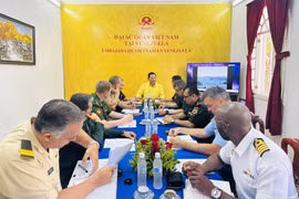 双方座谈会场景。图自越通社