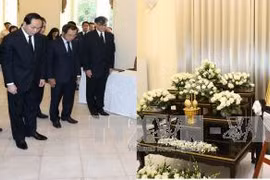 越南国家主席陈大光率领越南国家、国会和政府高级代表团前往泰国驻越使馆，吊唁泰国国王普密蓬逝世。（图片来源：越通社）