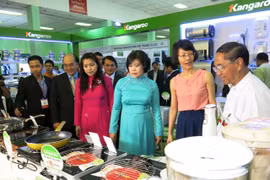 日在缅甸仰光举行2015年越南胡志明市—缅甸贸易-服务-旅游展会。（图片来源：工商报）