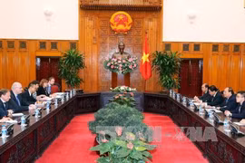 政府总理阮春福会见欧盟委员会委员菲尔•霍根。（图片来源：越通社）