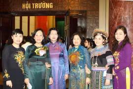附图：越南第十三届女国会代表。