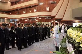 越南党、国家高级代表团出席沙曼·维亚吉同志追悼会。