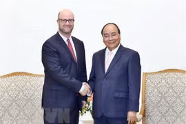 越南政府总理阮春福会见美国企业代表团