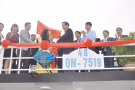 广宁省下龙湾34艘游船获得蓝帆证书和标识