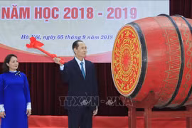 越南国家主席陈大光出席朱文安高中学校开学典礼