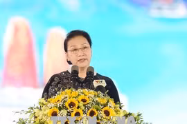 越南国会主席阮氏金银出席广宁省下龙2018年国家旅游年开幕式