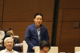 着力解决锐江和底江环境严重污染问题