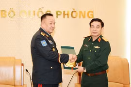 潘文江会见蒙古武装力量总参谋长达瓦中将