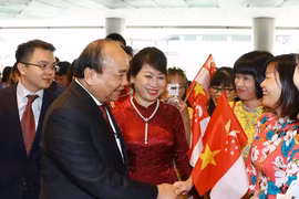 东盟峰会：政府总理阮春福出席越南产品周开幕式并剪彩