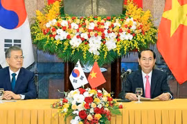 韩国总统文在寅圆满结束对越南进行的国事访问